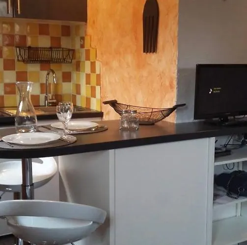 Le Colombier - A Deux Pas Du Square Charles De Gaulle *