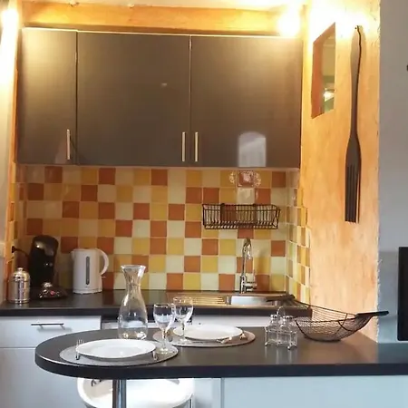 Le Colombier - A Deux Pas Du Square Charles De Gaulle *