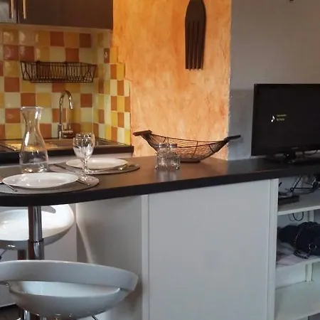 Le Colombier - A Deux Pas Du Square Charles De Gaulle *